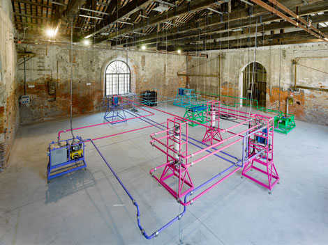 Ayse Erkmen installazione Ayse Erkmen