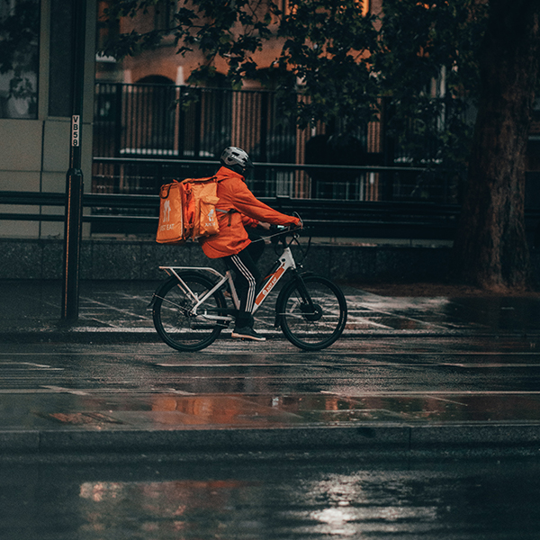 joshua-lawrence-o_kNmj-6acM-unsplash food delivery