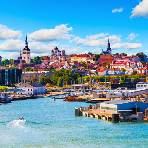Scenic,Summer,View,Of,The,Old,Town,And,Sea,Port